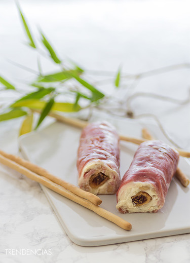 Nems de jamón serrano y mascarpone con melón e higos. Receta de aperitivo