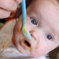 A pesar de las recomendaciones la mayoría de bebés empieza la alimentación complementaria antes de tiempo