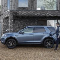 Land Rover Discovery Sport P300e PHEV, el SUV híbrido enchufable con autonomía eléctrica de 62 km, desde 50.510 euros