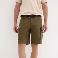 Cortefiel rebaja (muchísimo) los pantalones bermudas de Pedro del Hierro para ir a la oficina los días de más calor