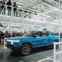 ¡Por fin! Rivian consigue fabricar la primera unidad de su pick-up eléctrica