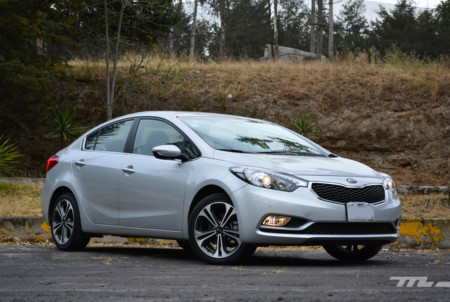 Probamos el KIA Forte, difícil encontrar una razón para no decirle 'sí, acepto'