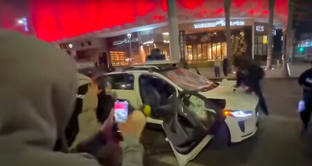 Robotaxi Waymo Destrozado