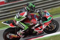 Superbikes Italia 2013: Sam Lowes se lleva la victoria tras tres banderas rojas en Supersport 