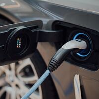 El sector del automóvil propone 340.000 puntos de recarga públicos en 2030 para catapultar el coche eléctrico en España