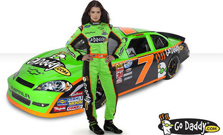 danica-patrick-tanteara-la-nascar-nationwide-series-en-2010.jpg