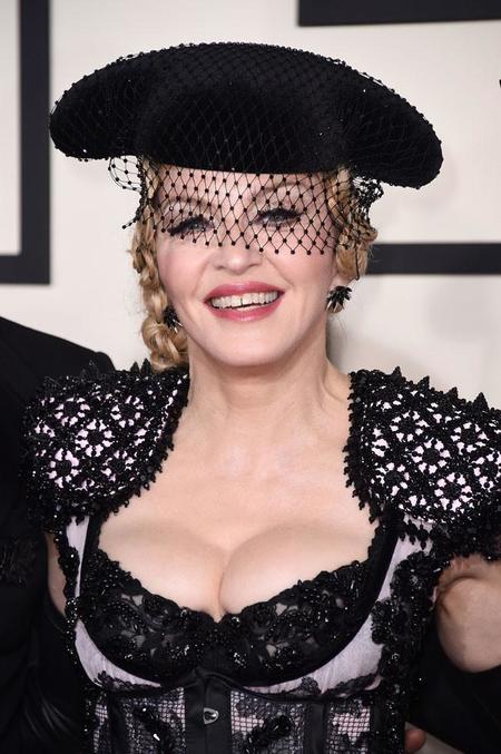 Madonna se nos pone muy torera en los Grammys 2015