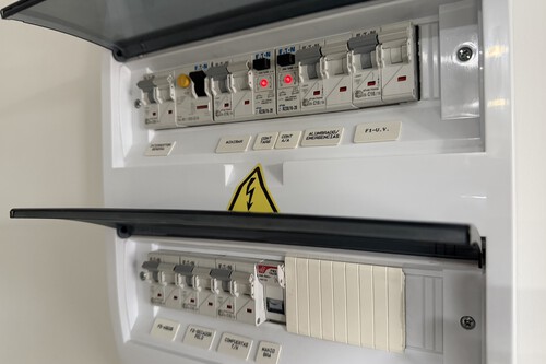 En Navidad usamos más electrodomésticos: cómo calcular cuántos aparatos puedo tener enchufados a la vez sin que salten los plomos