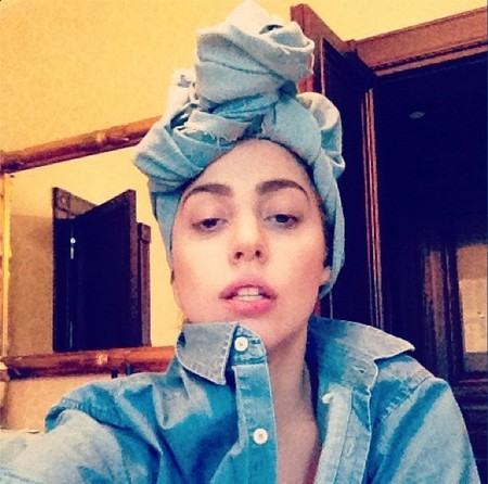 Muy buena madrina tiene que ser Lady Gaga para que repita Elton John