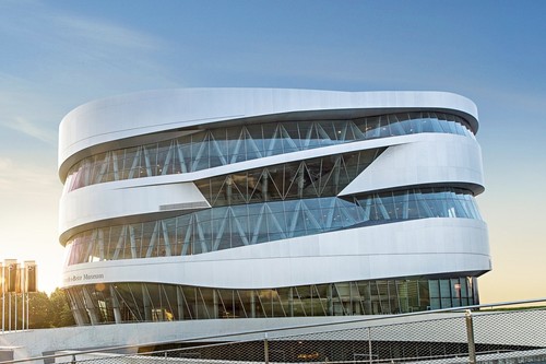 El Museo Mercedes-Benz de Stuttgart: un templo del automóvil a vista de dron
