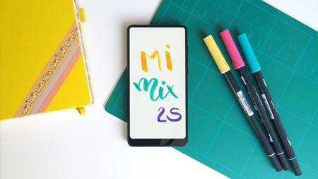 Xiaomi Mi Mix 2S rebajado hoy en el Día sin IVA de MediaMarkt: llévate un 'todo pantalla' por 220 euros y envío gratis