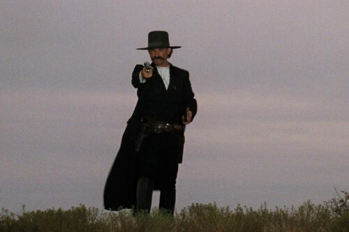Kevin Costner está considerado una de las mejores estrellas y cineastas del western, pero Kurt Russell tenía todo para superarle tal y como mostró en 'Tombstone'