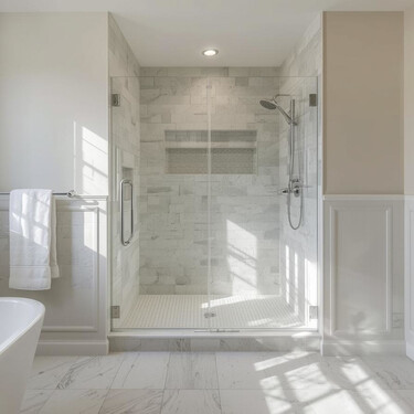 El fin de las cabinas de ducha de cristal: esta tendencia de los hoteles de lujo previene el moho y llega a las viviendas 