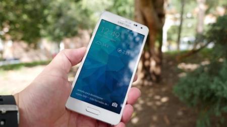 Samsung Galaxy Alpha es el primer teléfono en usar Gorilla Glass 4, y no lo sabíamos