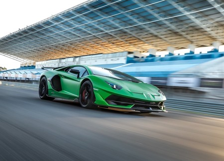 El Lamborghini Aventador SVJ es llamado a revisión: podría dejarte encerrado...
