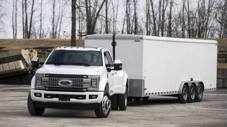 Un montón de cámaras traseras para que maniobrar con las Ford Super Duty sea un juego de niños