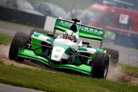 Borja García da al Sevilla la primera fila en el debut de la Superleague Formula