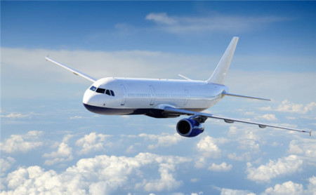 ¿Cuánta gente deja su móvil encendido mientras viaja en avión?