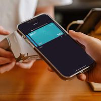 BBVA ha abierto la caja de Pandora en el iPhone. Por fin tenemos alternativas a Apple Pay, pero el resultado puede ser el contrario al que esperamos