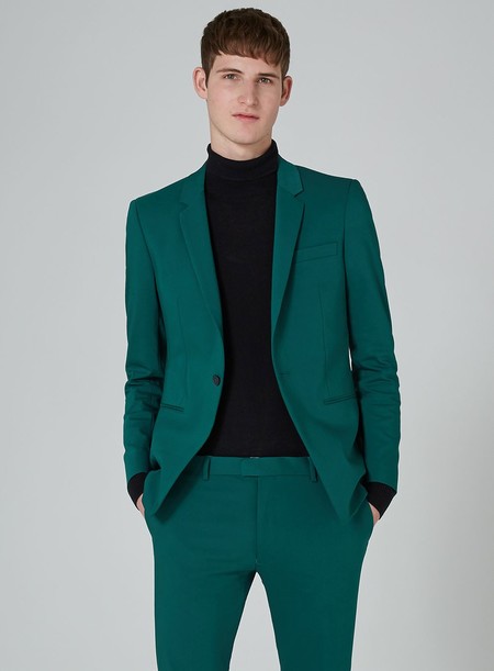 Siete trajes de Topman para llenar el armario y la oficina con mucho color para la primavera