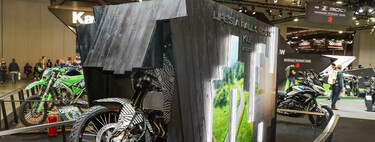 ¡Ha vuelto! Kawasaki devuelve a la vida la moto trail que lo petó en los '90 y que vuelve a precio rompedor