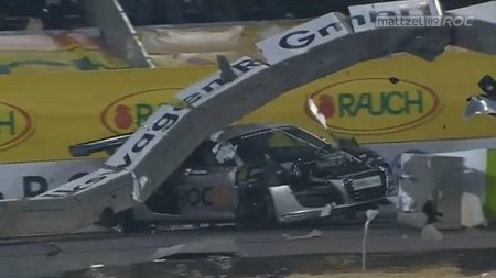Heikki Kovalainen se estrella en la Carrera de Campeones