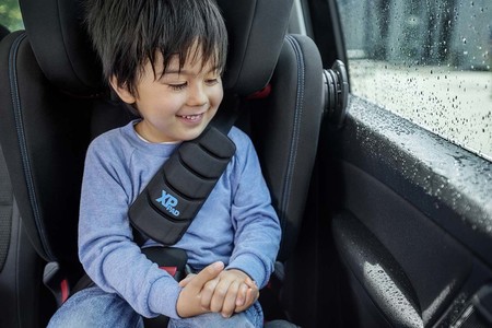 La Kidfix III S de Britax Romer, elevador con respaldo de los grupos dos y tres.