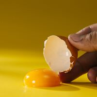 Hay huevos que salen con una manchita roja. Esto es lo que dicen expertos sobre si es malo consumirlos