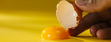 Hay huevos que salen con una manchita roja. Esto es lo que dicen expertos sobre si es malo consumirlos