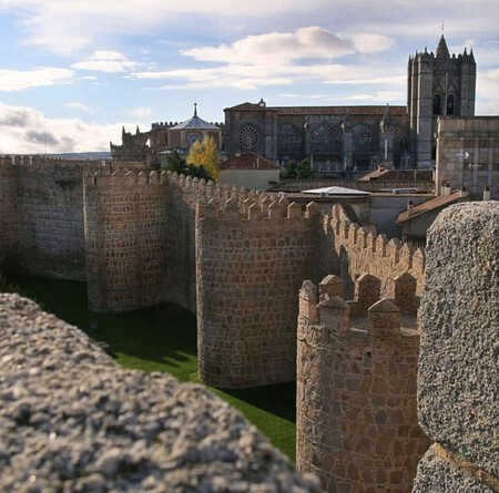 Vista De La Catedral Y De La Muralla De Avila C Excmo Ayuntamiento De Avila