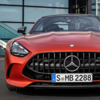 Otra marca de autos da marcha atrás con su futuro eléctrico: Mercedes-Benz le mete más dinero a sus motores a gasolina