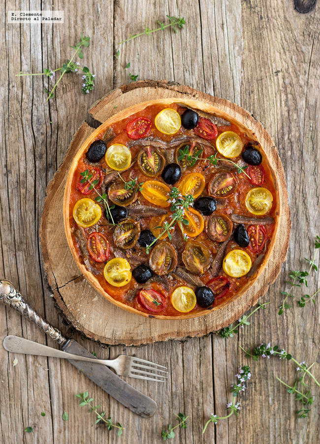 Tarta salada de tomates con tomillo