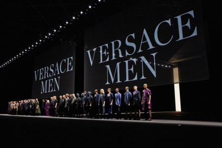 Desfile primavera-verano 2017 Versace, una colección pensada para urbanitas modernos y dinámicos