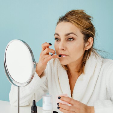 Durante la menopausia la piel pierde colágeno, por eso hay que seguir una rutina de skincare diferente