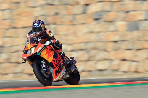 Brad Binder se adjudica una inteligente victoria en Moto2 y Pecco Bagnaia consolida su liderato en Aragón