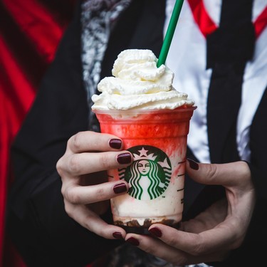 Frappula Frappuccino, la bebida más terrorificamente deliciosa de Starbucks para este Halloween 2015 