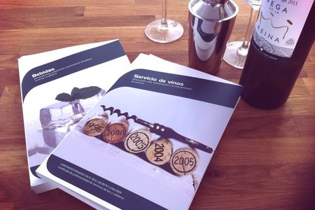 Servicio de vinos y bebidas, dos manuales muy interesantes