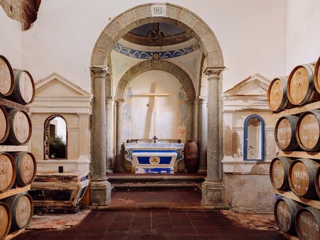 Sala De Barricas En Fitapreta Winery