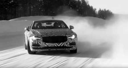 Aquí tienes el futuro Polestar 1 bailando sobre hielo antes de su viaje al Salón de Pekín