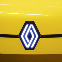 Renault defiende su plan industrial: "Todavía no hay masa crítica para vender coches eléctricos"