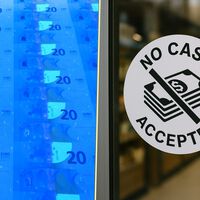 Europa quiere prohibir el "no se acepta efectivo". Pese al euro digital y los pagos móviles, se resiste a abandonar billetes y monedas 