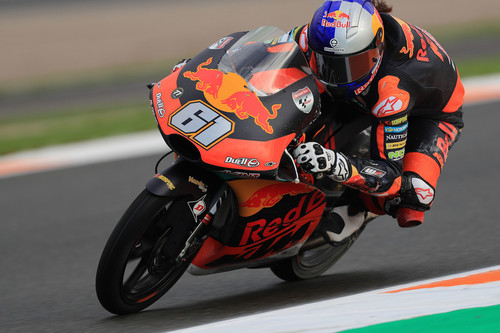 ¡Histórico! Can Oncu gana en su primera participación en Moto3