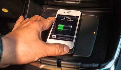 Todo lo que necesitas saber sobre el sistema de recarga Qi para smartphones de Toyota