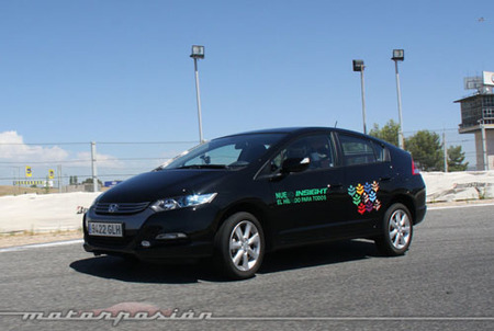 Honda Insight contra Nissan GT-R