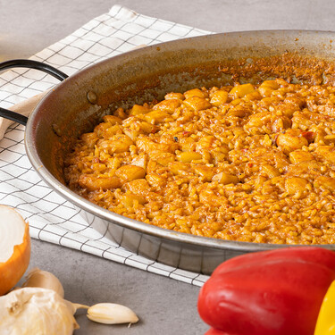 Arroz con sepia y gambas, receta de un plato marinero y fácil para triunfar en domingo