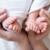 Una mujer quedó embarazada estando ya embarazada, y dio a luz a mellizos de diferente edad gestacional 