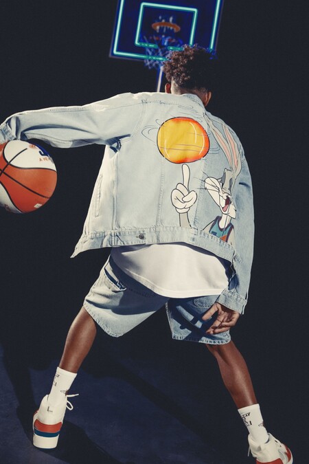 Pull&Bear celebra el estreno de Space Jam: A new legacy con una colección centraba en el mundo del baloncesto
