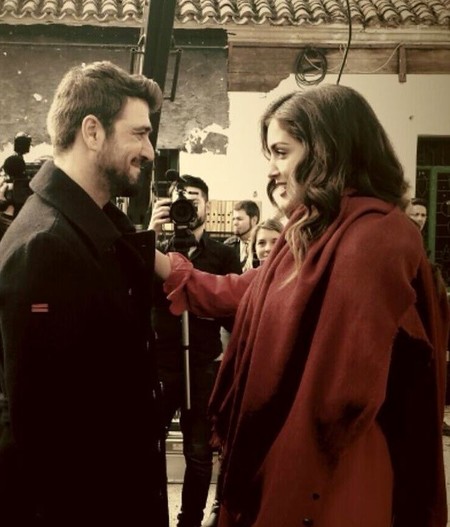 Y como la cosa va de videoclips... Hiba Abouk es la musa de Antonio Orozco