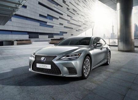 El Lexus LS Hybrid ya tiene precio en México: un híbrido a tope de lujos y equipo para enfrentar a los alemanes