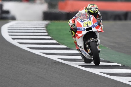 Andrea Iannone es baja por lesión para Japón, reaparecerá en el Gran Premio de Australia